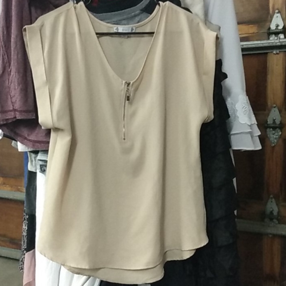 Women's shirt - Picture 1 of 2